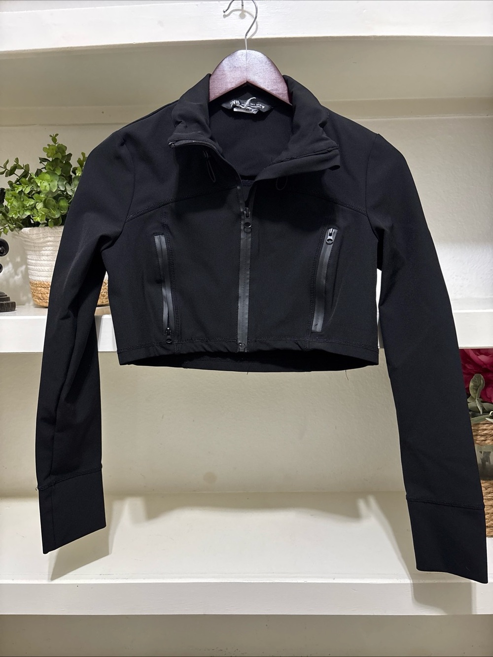 Zara Women’s Black Cropped Active Jacket Size S Zipper Closure